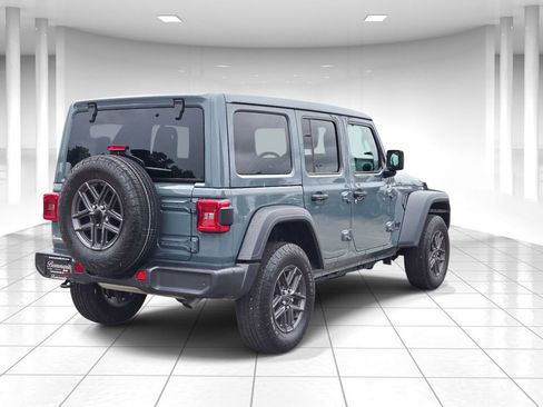 Used 2025 Jeep Wrangler Unlimited Sport AWD/4WD image 3