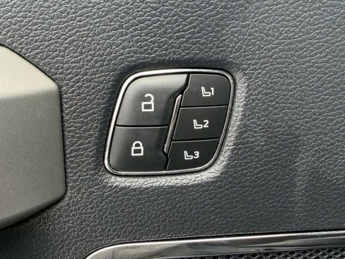 Used 2022 Ford F250 Lariat w/ Black Appearance Package image 20