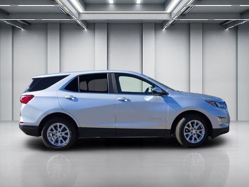 Used 2021 Chevrolet Equinox LT w/ Driver Convenience Package FWD image 3