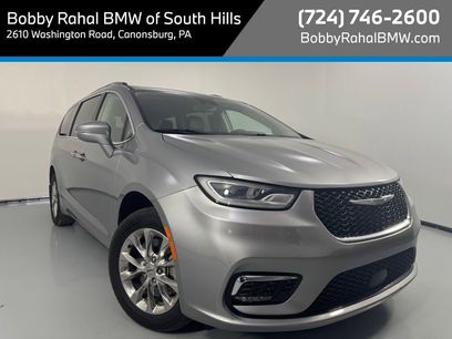 Used 2021 Chrysler Pacifica Touring-L w/ Uconnect Theater Family Group