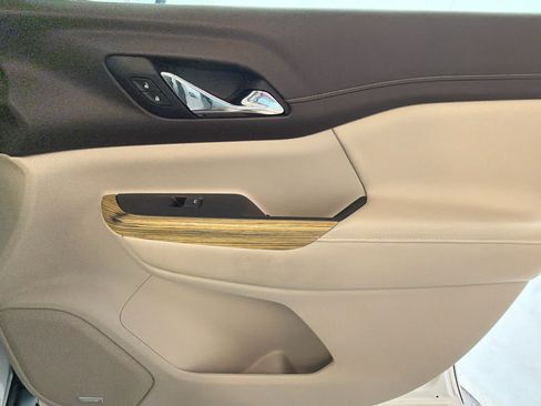 Used 2019 GMC Acadia Denali w/ Technology Package FWD image 31