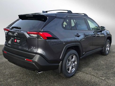 Used 2025 Toyota RAV4 XLE image 3