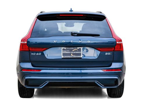 Used 2023 Volvo XC60 B5 Plus image 9