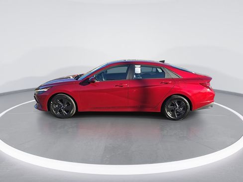 Used 2023 Hyundai Elantra SEL image 6