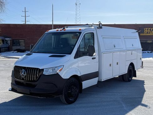 Used 2019 Mercedes-Benz Sprinter 170 w/ Chrome Grille Package image 3