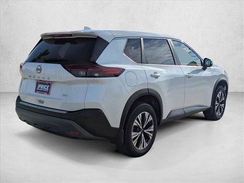 Used 2022 Nissan Rogue SV image 5
