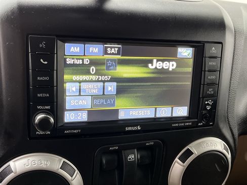 Used 2014 Jeep Wrangler Sahara w/ Dual Top Group AWD/4WD image 15