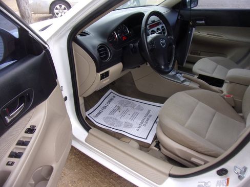 Used 2005 MAZDA MAZDA6 i w/ Convenience Pkg FWD image 2