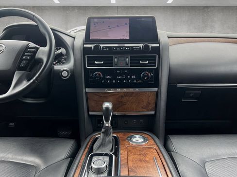 Used 2024 Nissan Armada SL RWD image 3