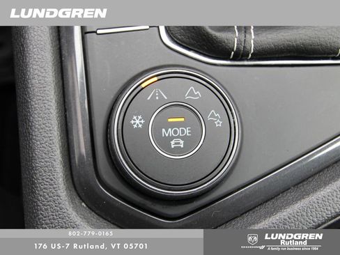 Used 2024 Volkswagen Tiguan SE w/ Panoramic Sunroof Package image 26