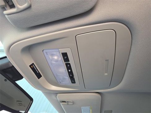 Used 2020 Chevrolet Colorado Z71 w/ Z71 Midnight Edition image 25