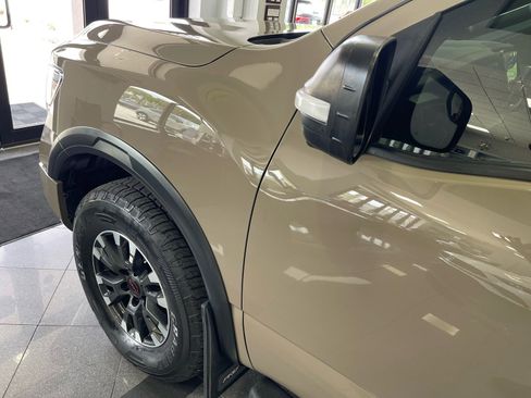 Used 2023 Nissan Titan PRO-4X w/ Pro-4x Convenience Package AWD/4WD image 12