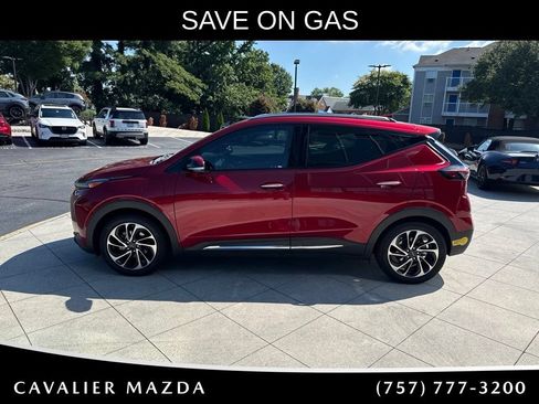 Used 2022 Chevrolet Bolt EUV Premier w/ Sun & Sound Package FWD image 5