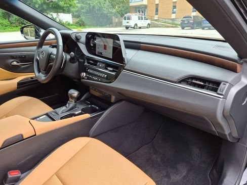 Used 2024 Lexus ES 350 w/ Premium Package FWD image 27