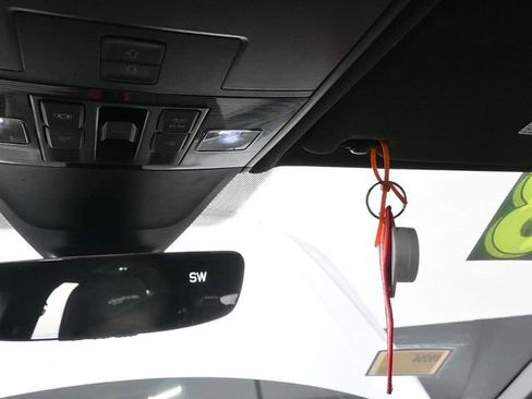 Used 2023 Volkswagen Tiguan SE R-Line image 33