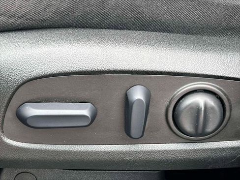 Used 2023 Chevrolet Equinox LS w/ LS Convenience Package image 18