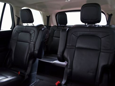 Used 2023 Lincoln Aviator Reserve w/ Equipment Group 201A image 17