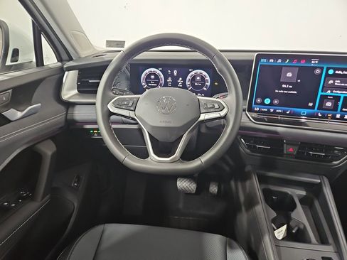 New 2026 Volkswagen Tiguan SE image 13