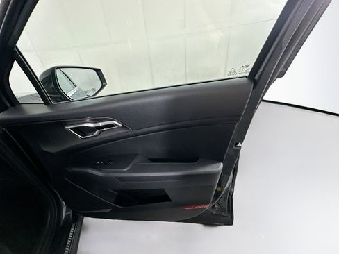 Used 2025 Kia Sportage LX image 30