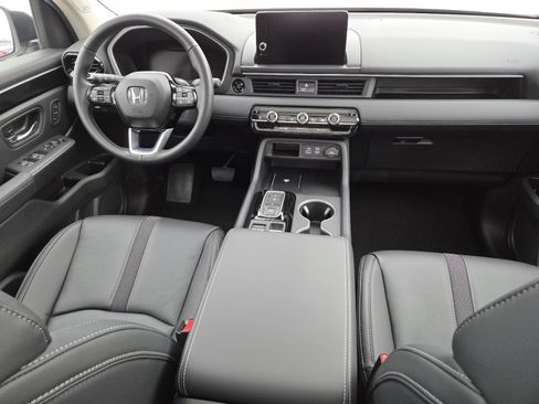 Used 2025 Honda Pilot Touring image 26