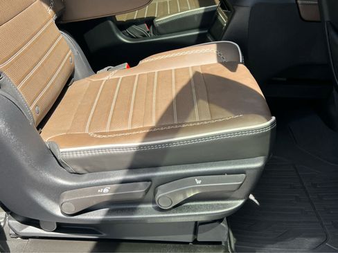 Used 2025 GMC Yukon Denali Ultimate AWD/4WD image 22