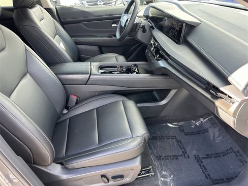 Certified 2025 Nissan Murano SV image 9