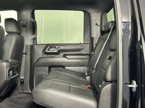 Used 2024 Chevrolet Silverado 2500 LTZ w/ LTZ Convenience Package AWD/4WD image 17