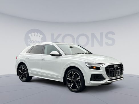 Used 2022 Audi Q8 Premium w/ Convenience Package AWD/4WD image 2