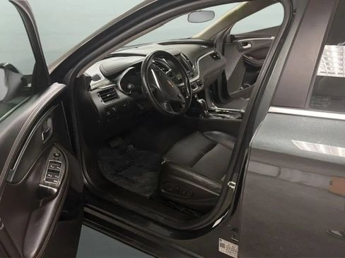 Used 2018 Chevrolet Impala LT FWD image 21