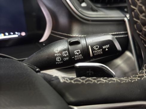 Used 2023 Jeep Grand Cherokee Limited w/ Luxury Tech Group II AWD/4WD image 26