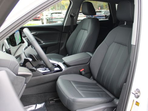 Certified 2025 Audi Q5 Premium w/ Convenience Package image 16