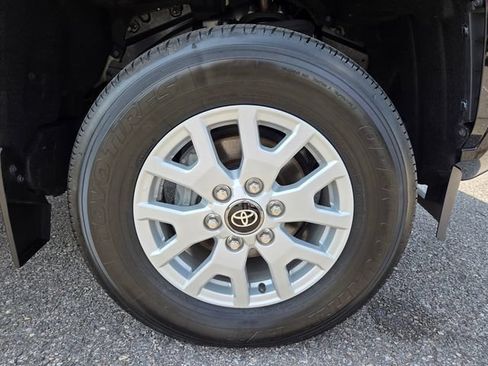 Used 2024 Toyota Tacoma SR w/ SR Upgrade Package AWD/4WD image 20