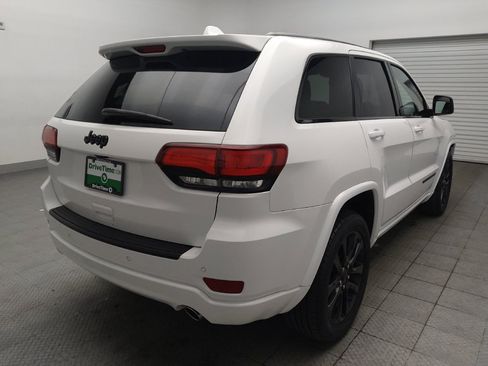 Used 2020 Jeep Grand Cherokee Altitude RWD image 9