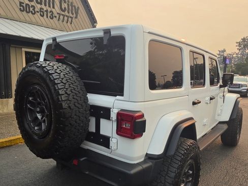 Used 2018 Jeep Wrangler Unlimited Sahara AWD/4WD image 7