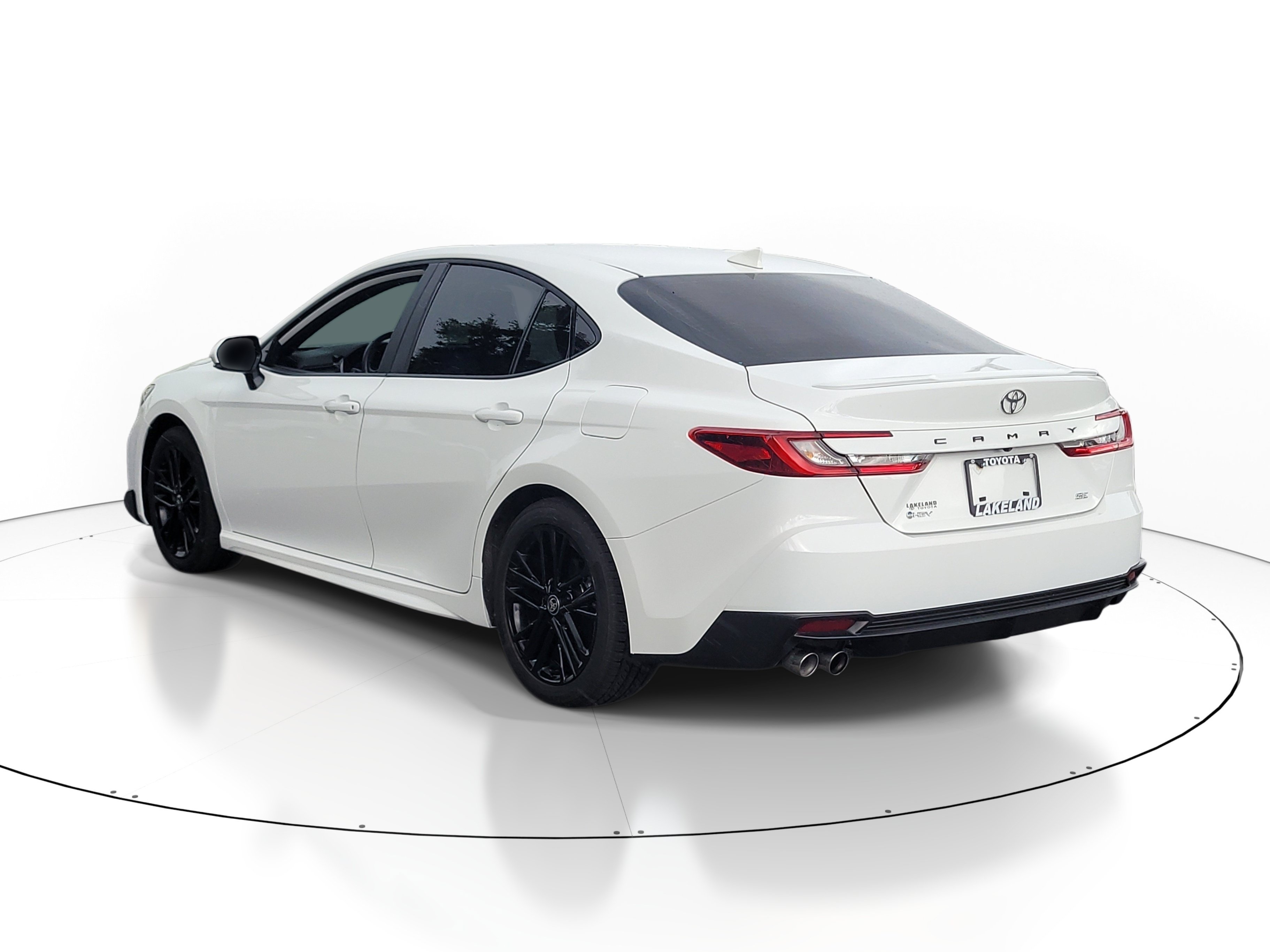 Used 2025 Toyota Camry SE FWD image 5