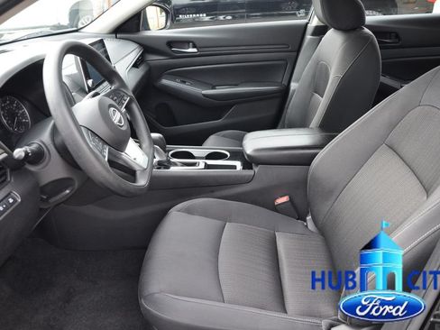 Used 2024 Nissan Altima 2.5 SV FWD image 10