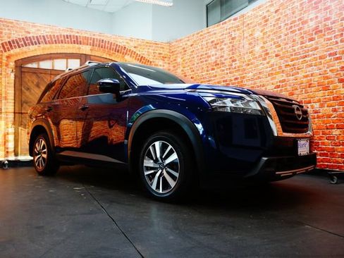 Certified 2024 Nissan Pathfinder SL AWD/4WD image 3