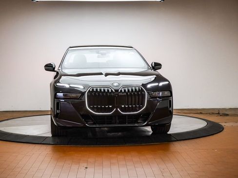 New 2026 BMW 740i xDrive w/ Premium Package image 7