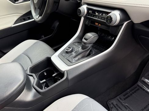 Used 2022 Toyota RAV4 XLE image 37