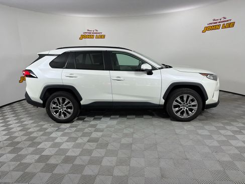 Used 2021 Toyota RAV4 XLE Premium AWD/4WD image 7