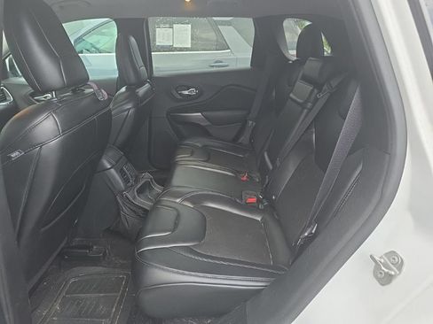 Used 2019 Jeep Cherokee Latitude Plus FWD image 9