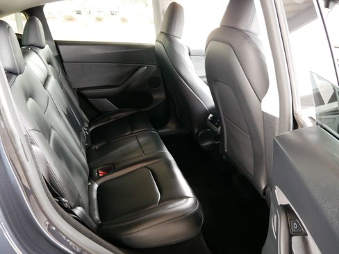 Used 2024 Tesla Model Y Long Range image 16