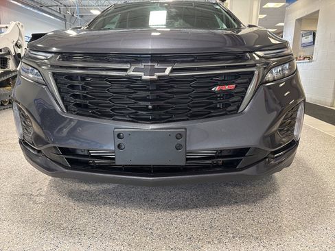 Used 2022 Chevrolet Equinox RS w/ Infotainment Package image 3