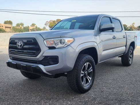Used 2016 Toyota Tacoma SR image 1