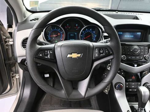 Used 2013 Chevrolet Cruze LS FWD image 23