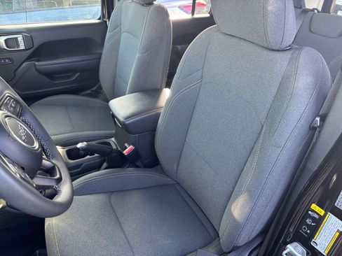 Used 2025 Jeep Wrangler Sport S image 35
