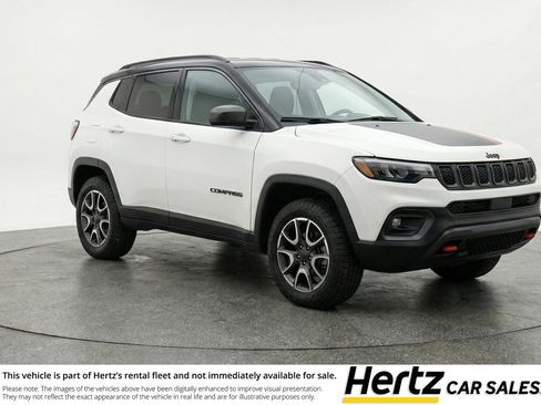 Used 2025 Jeep Compass Trailhawk AWD/4WD image 1