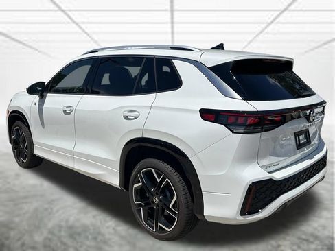 New 2026 Volkswagen Tiguan SEL R-Line AWD/4WD image 4