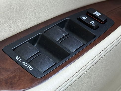 Used 2014 Lexus LS 460 image 29