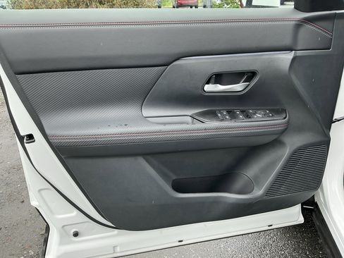 Used 2025 Nissan Kicks SR AWD/4WD image 18